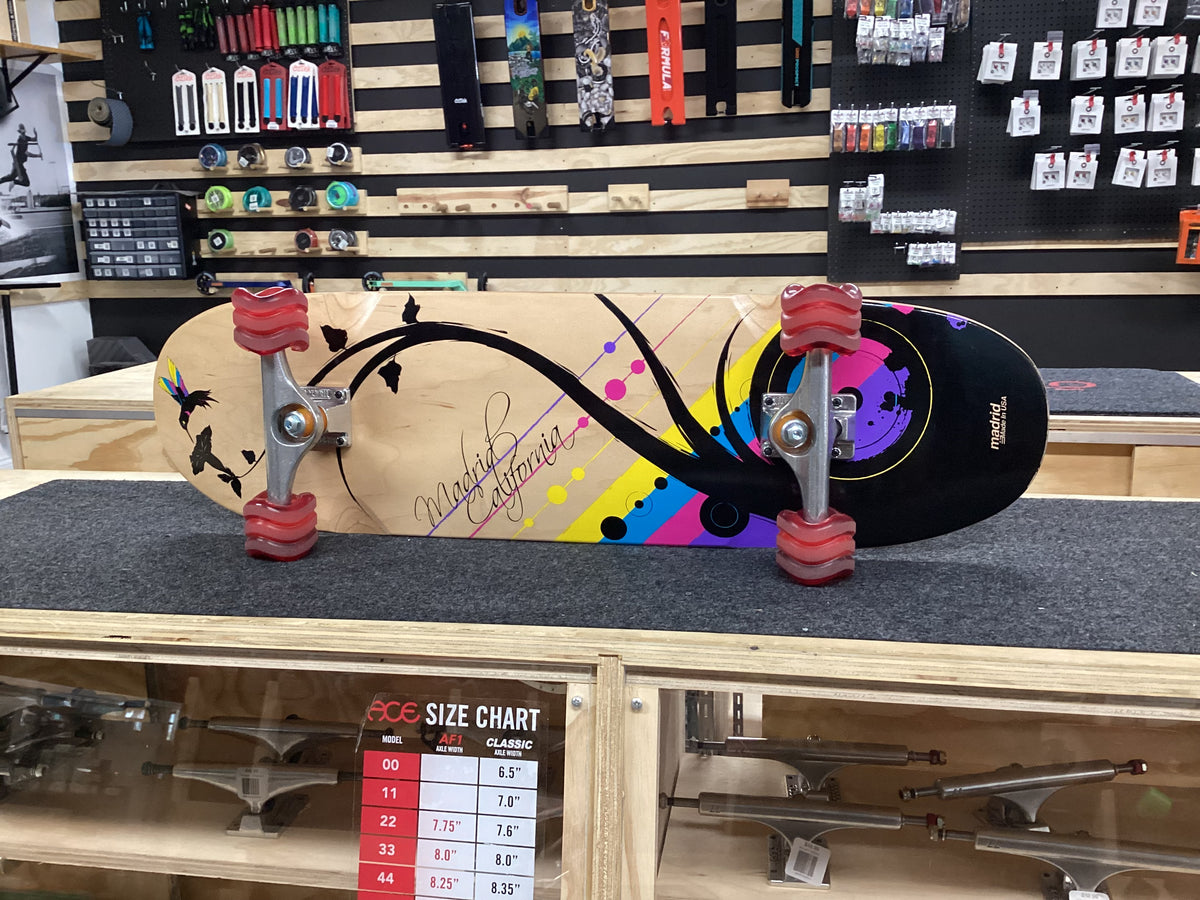 Custom Skateboard Complete - Madrid, Independent, Shark