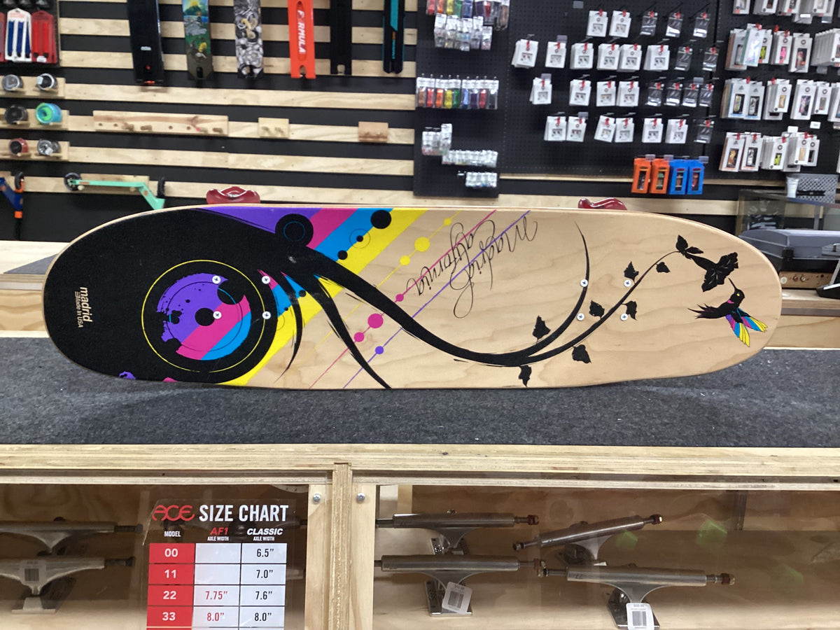Custom Skateboard Complete - Madrid, Independent, Shark